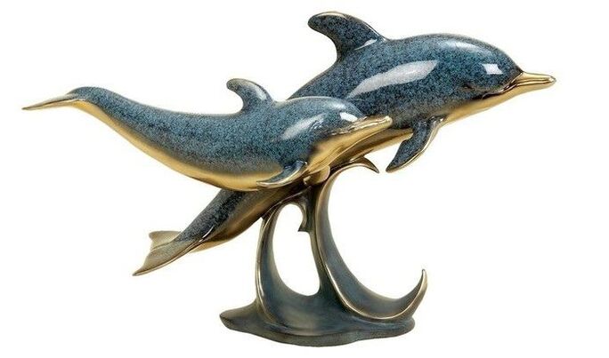 делфини во форма на амајлија ofубов