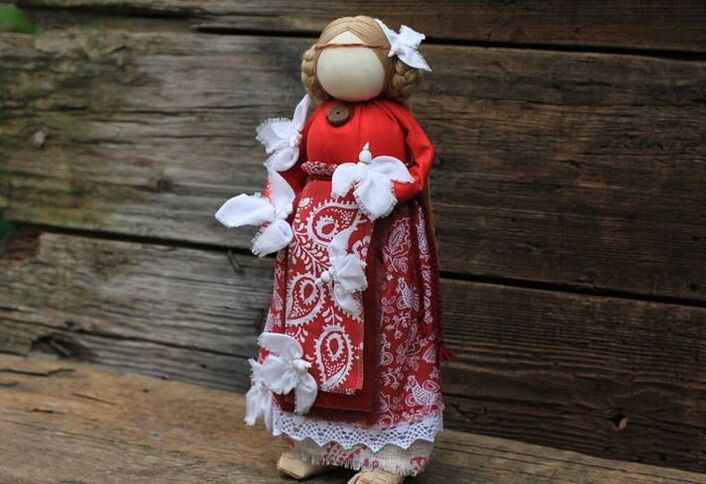 Словенска кукла Птица-радост, привлекувајќи благосостојба во куќата