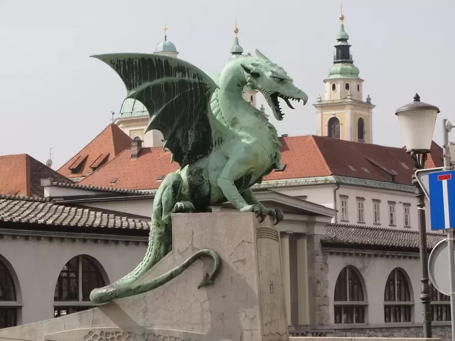 среќа амајлија - змеј